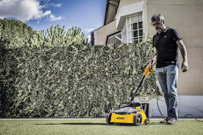 2026 Garland Roll&Comb 502E-V19 - Peinadora/Barredora césped artificial eléctrica enchufable - 1.600 W de potencia, 15'6 kg de peso, ancho de trabajo 40 cm con altura regulable. Saco de recogida de 40 l. Apto para superficies hasta 350 m2.