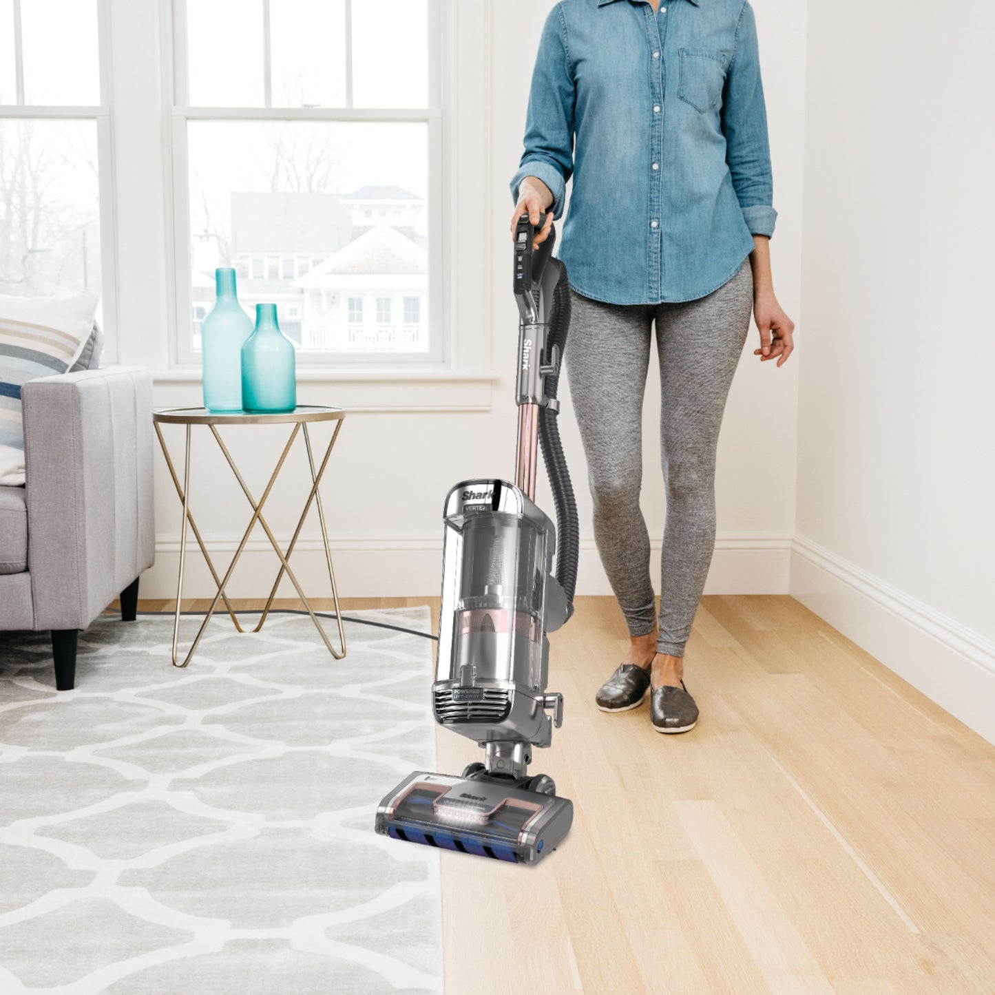 2026 Nuevo aspirador vertical con tecnología DuoClean PowerFin, sistema Powered Lift-Away y cepillo autolimpiante, acabado en color rosa dorado